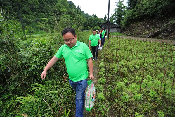 “六一微心愿，愛(ài)心暖童心”湘江電纜攜手村長(zhǎng)李銳愛(ài)心傳遞 點(diǎn)亮未來(lái)