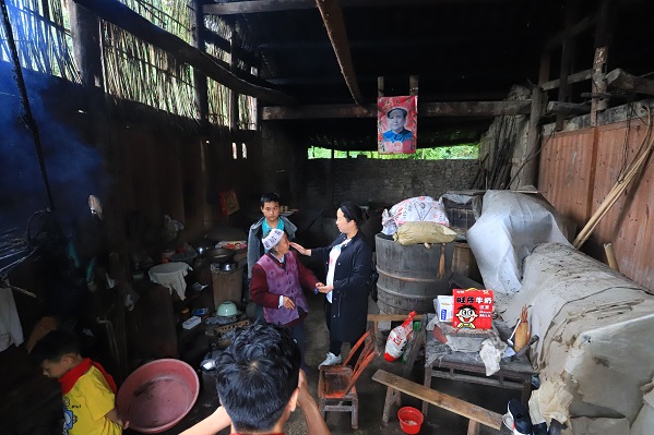 “六一微心愿，愛(ài)心暖童心”湘江電纜攜手村長(zhǎng)李銳愛(ài)心傳遞 點(diǎn)亮未來(lái)